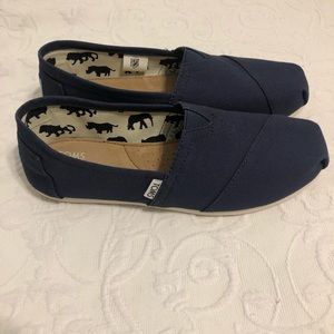 TOMS SIZE 8
